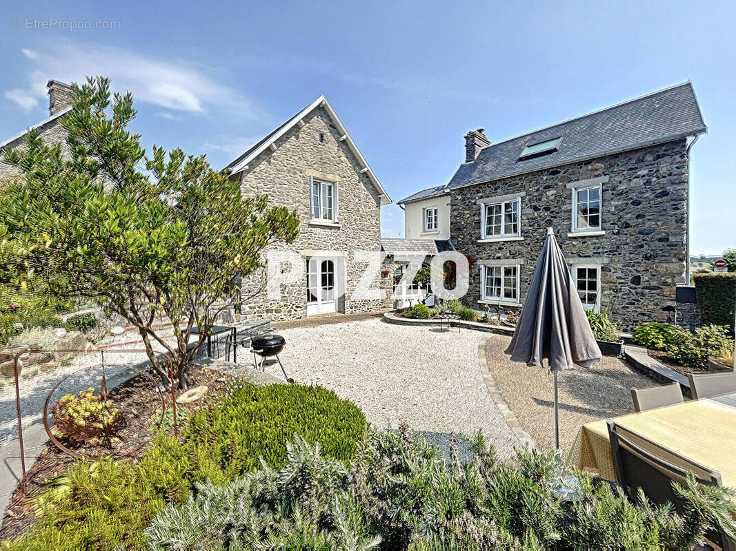 Maison à BRICQUEVILLE-LA-BLOUETTE