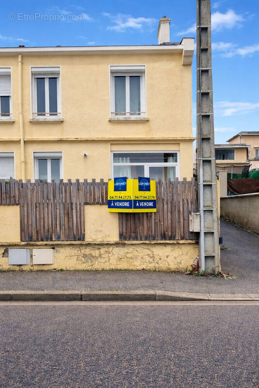 Maison à CHAZELLES-SUR-LYON