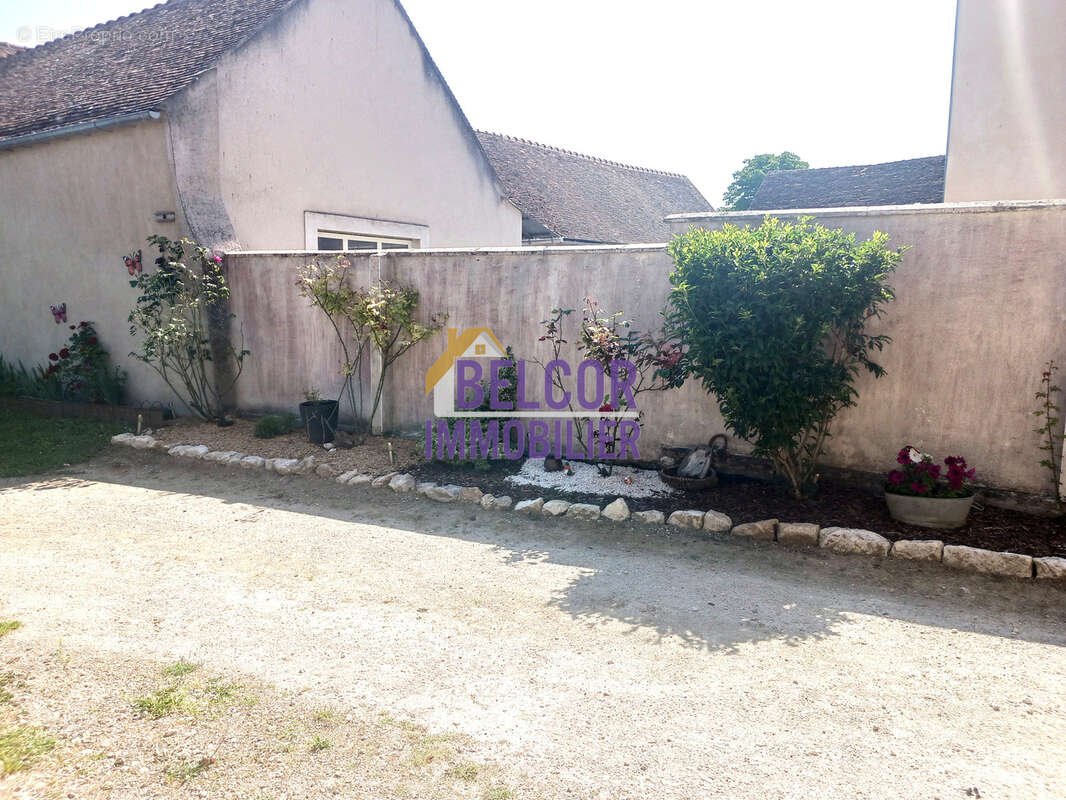 Maison à BROMEILLES