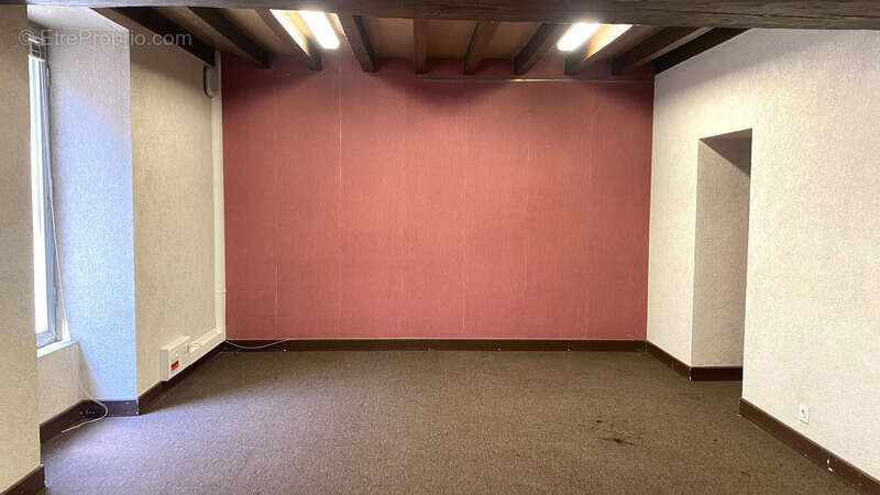 Commerce à L&#039;ISLE-SUR-SEREIN