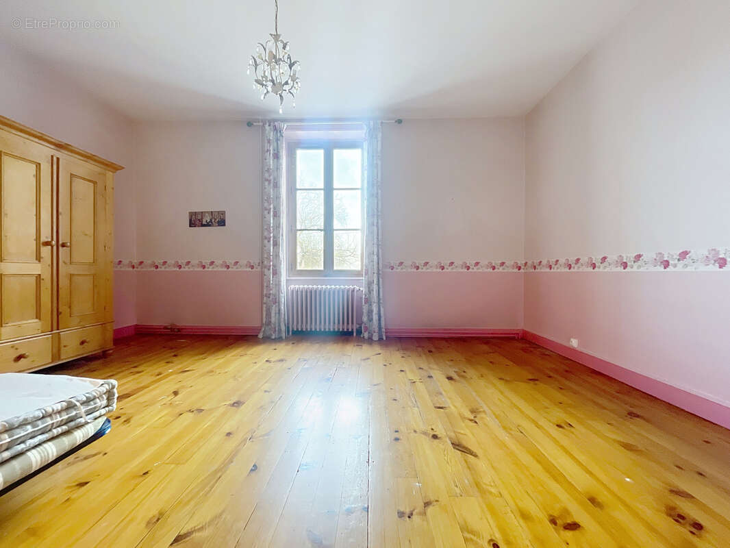 Maison à SAINT-GENIS-LAVAL