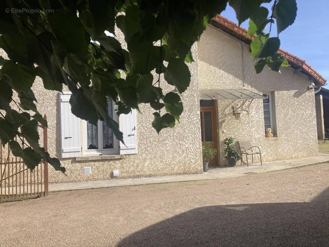 Photo 1 - Maison à POUILLY-SOUS-CHARLIEU