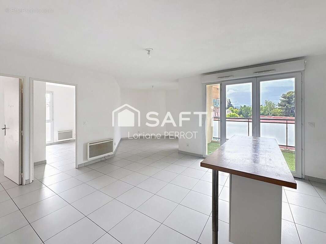 Photo 2 - Appartement à MARSEILLE-5E