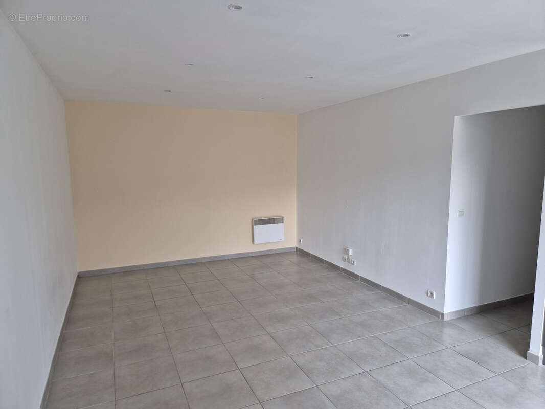 Appartement à SOLLIES-TOUCAS