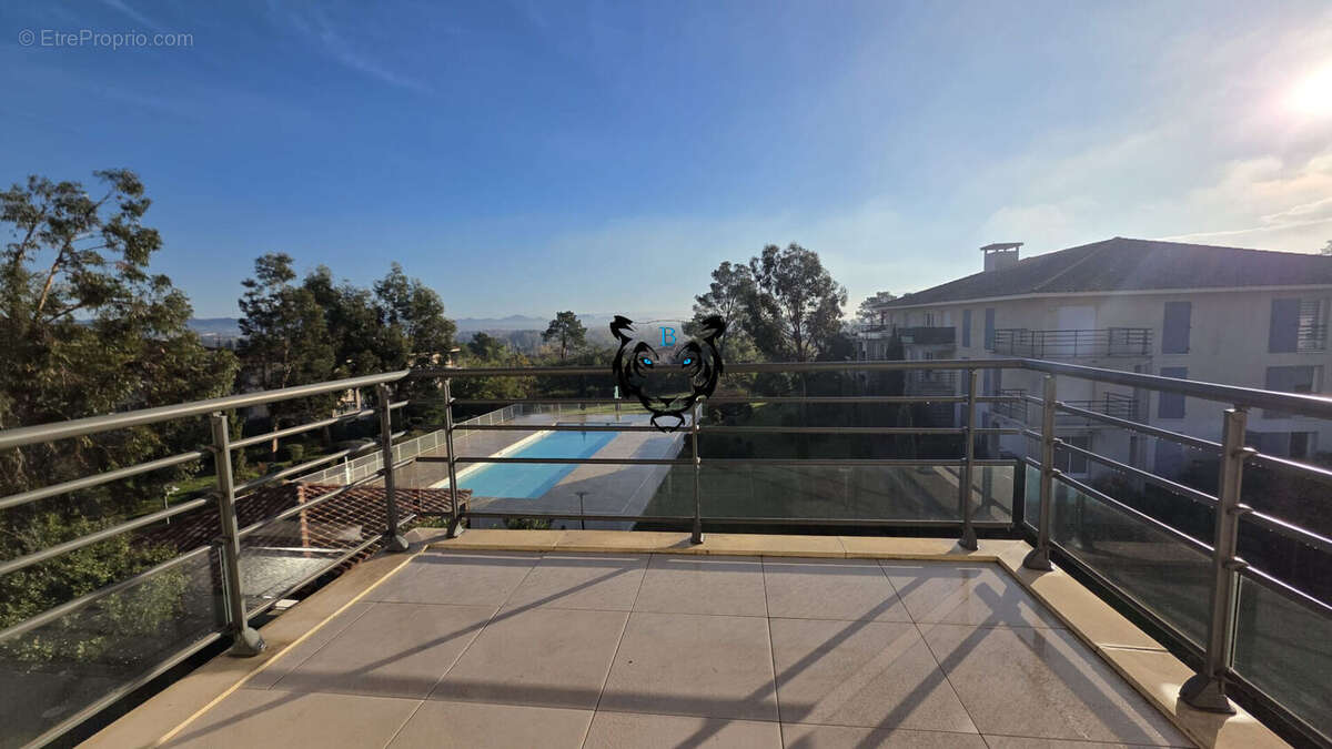 Appartement à ROQUEBRUNE-SUR-ARGENS