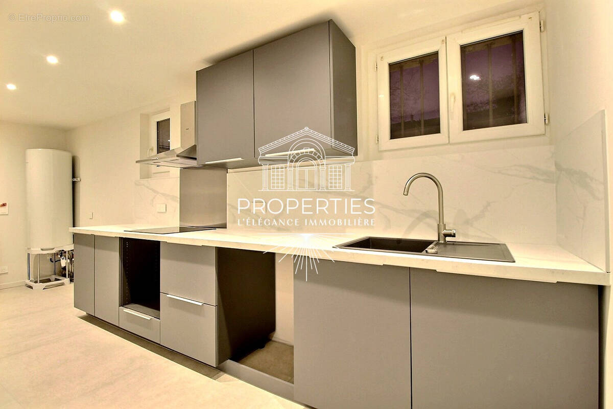 Appartement à BORMES-LES-MIMOSAS