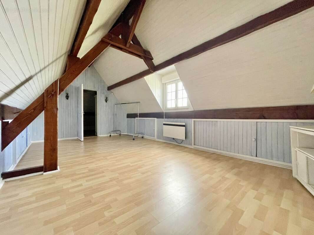 Maison 300 m² à Montfermeil  - photo 9