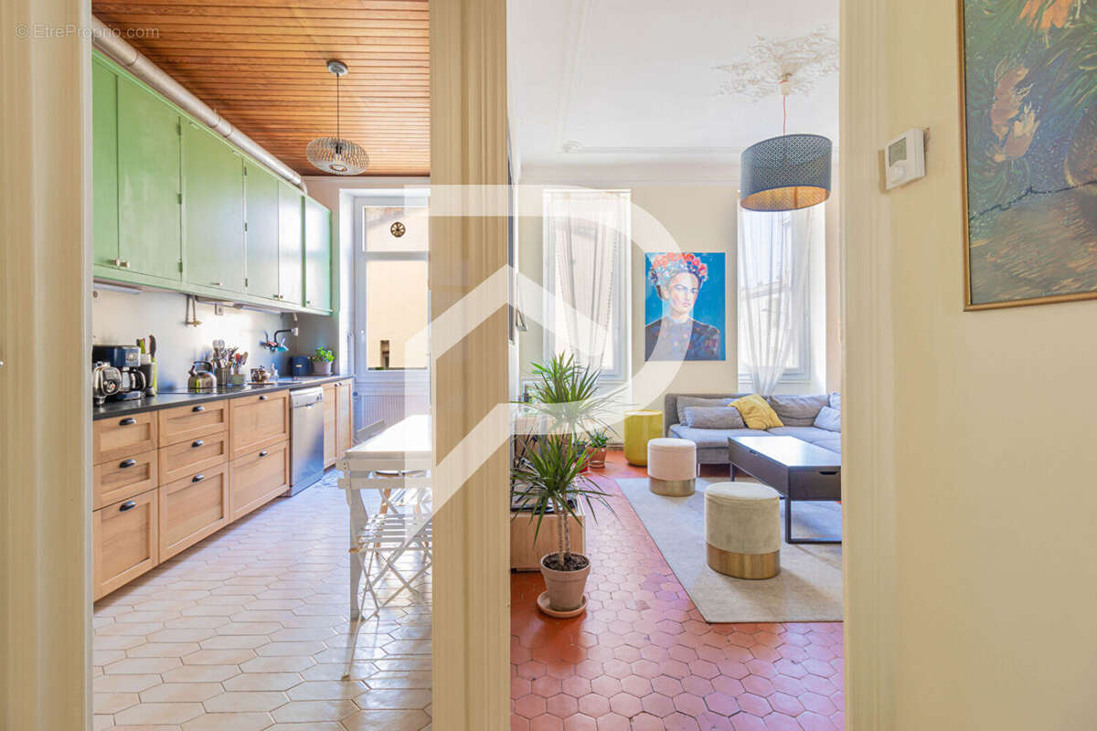 Appartement à MARSEILLE-5E