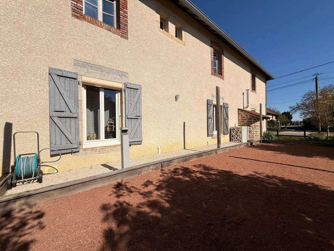 À vendre – Coup de cœur assuré! Authentique longère en pierre avec piscine – 143 m² – Terrain de 1 000 m² - photo 14