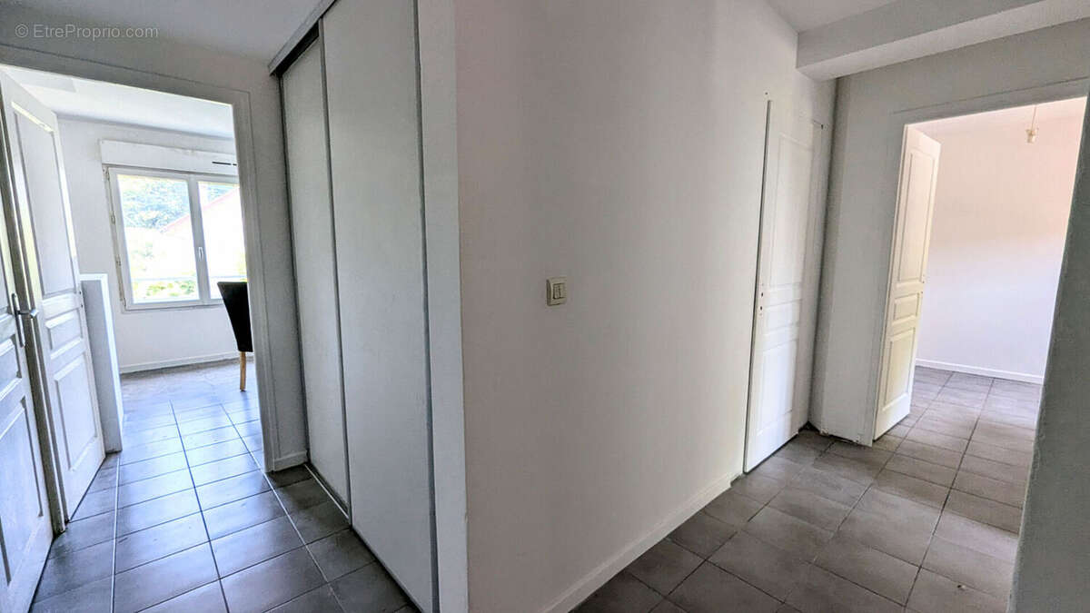 Appartement Saint Denis 4 pièce(s) 55.07 m2 - photo 5