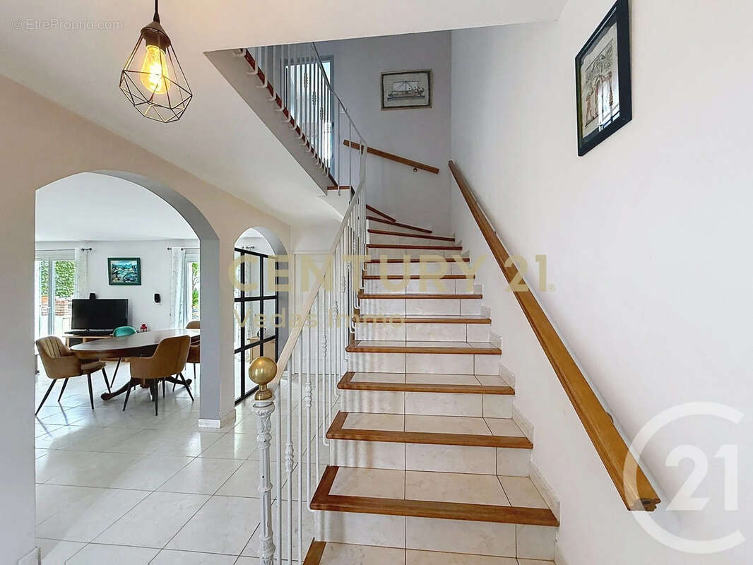 Maison 168 m² à Saint-Jean-De-Vedas  - photo 3