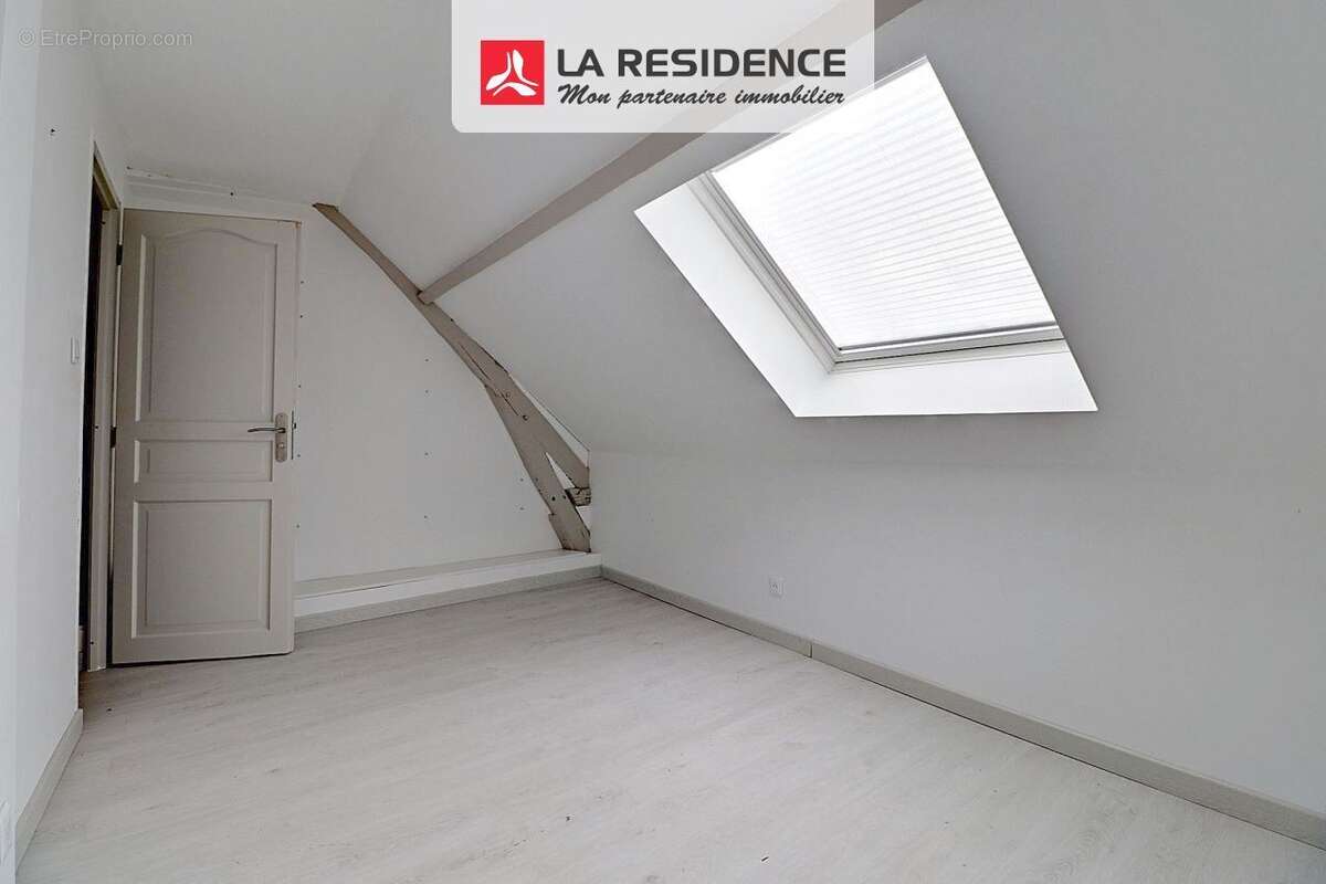 Maison à MAURECOURT