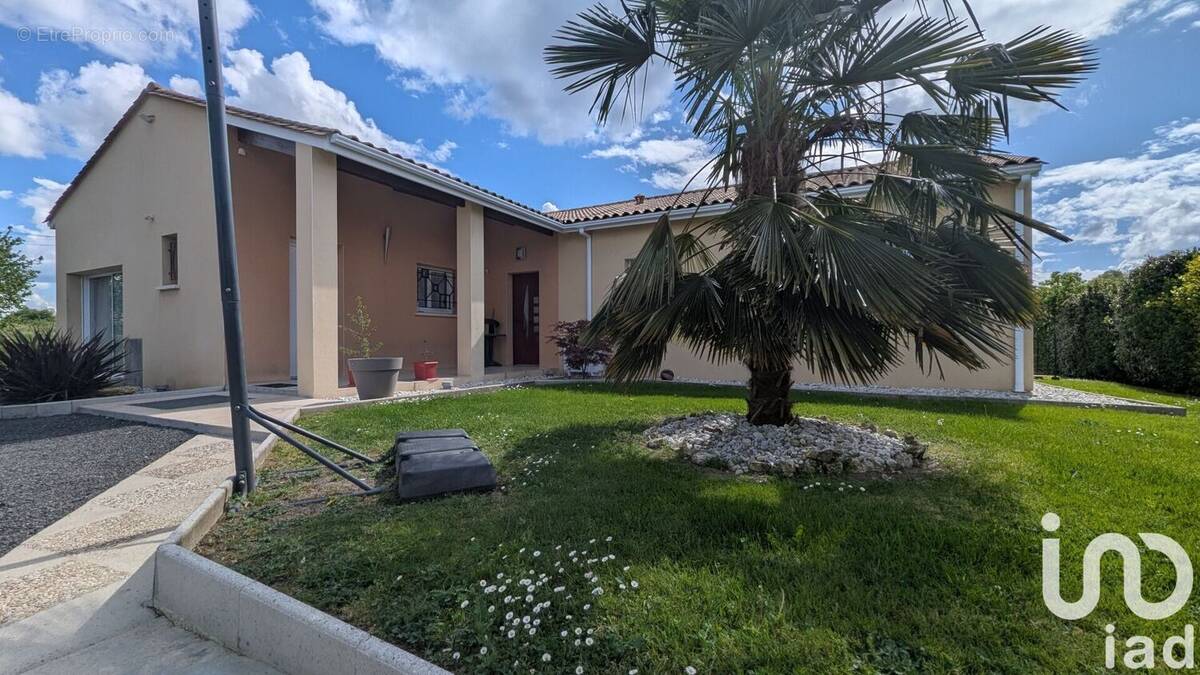 Photo 1 - Maison à MONTENDRE