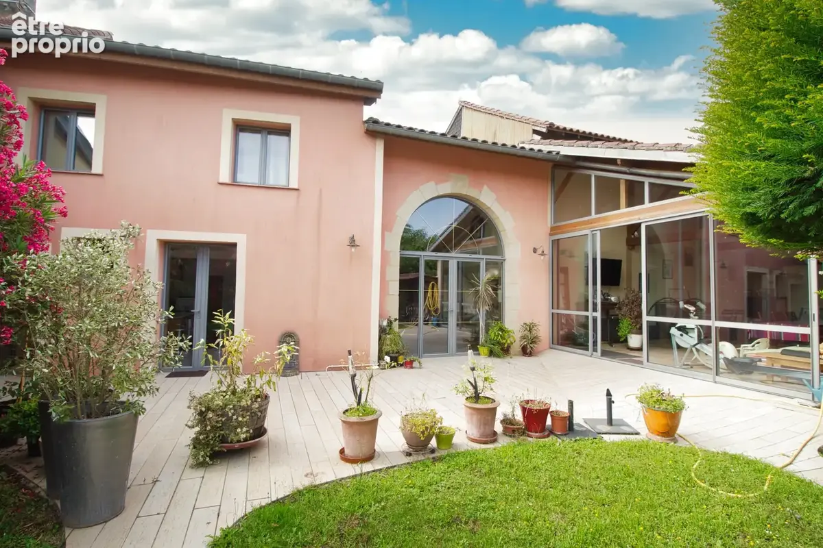 MARCIAC   Rare en cœur de ville ! Superbe maison de caractère de plus de 180 m2 avec jardin et dépendances - photo 1