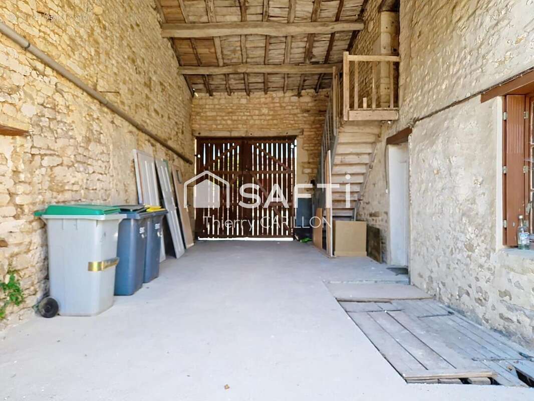 Maison 94 m² à Pamproux  - photo 6