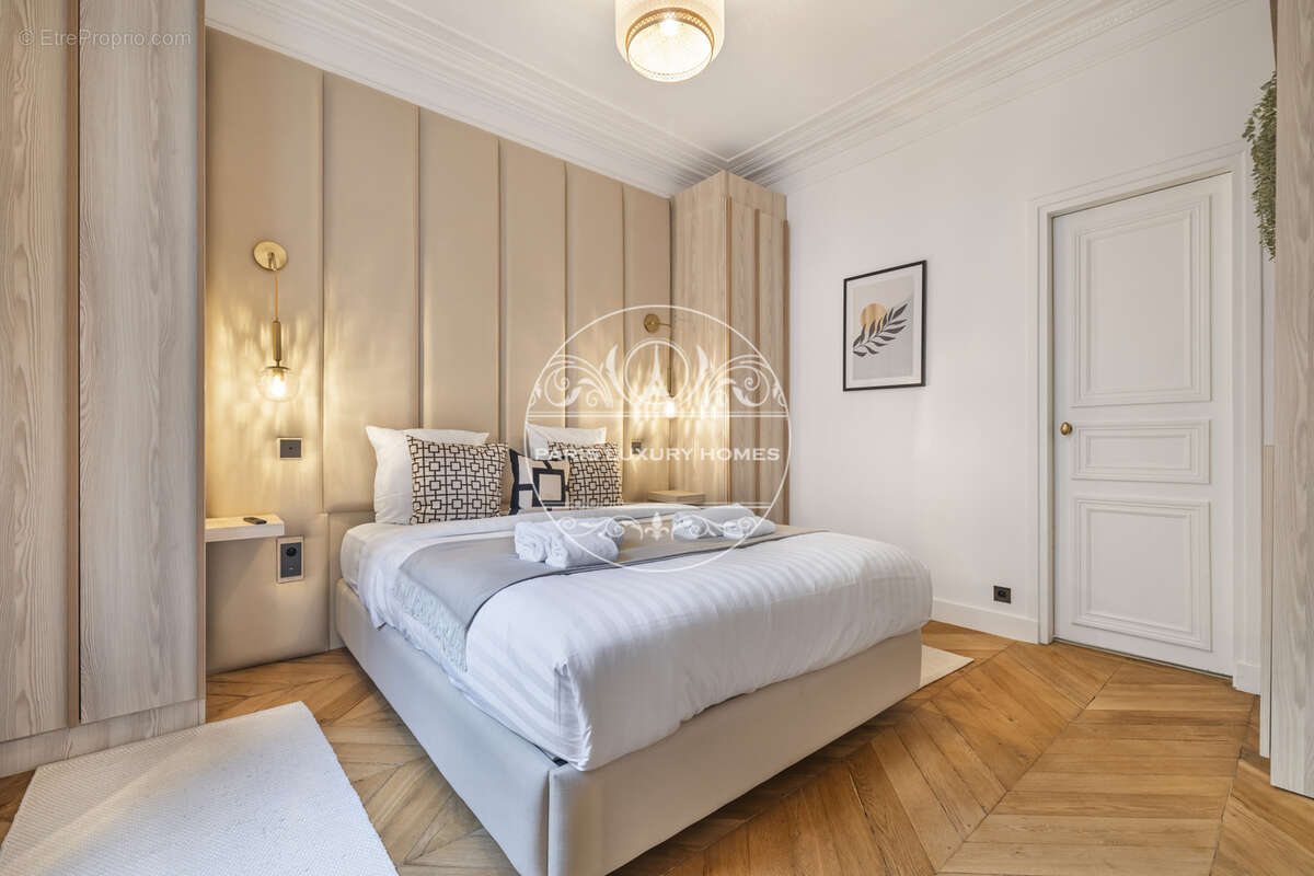 Appartement à PARIS-8E