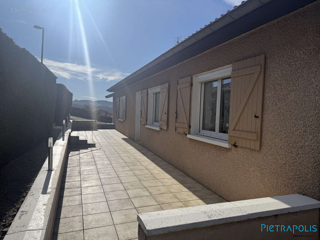 Maison 95 m² à Saint-Jean-La-Bussiere  - photo 3