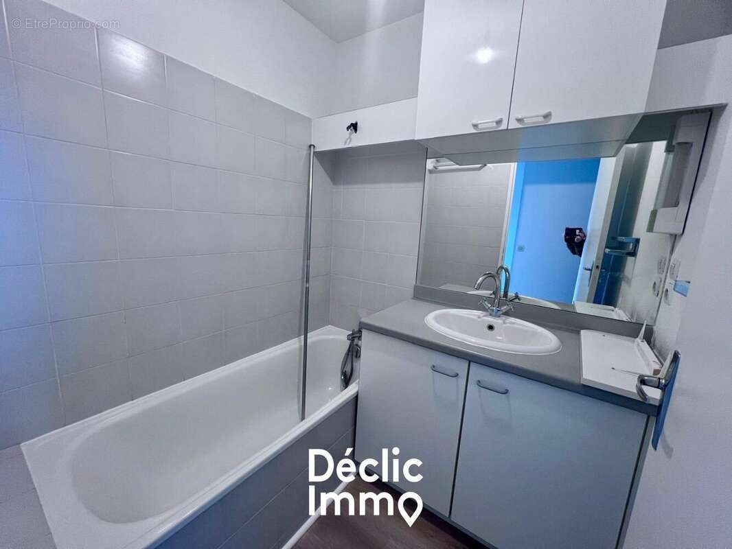 T3 lumineux avec loggia plein sud, à deux pas de la mer et du port ! - photo 5