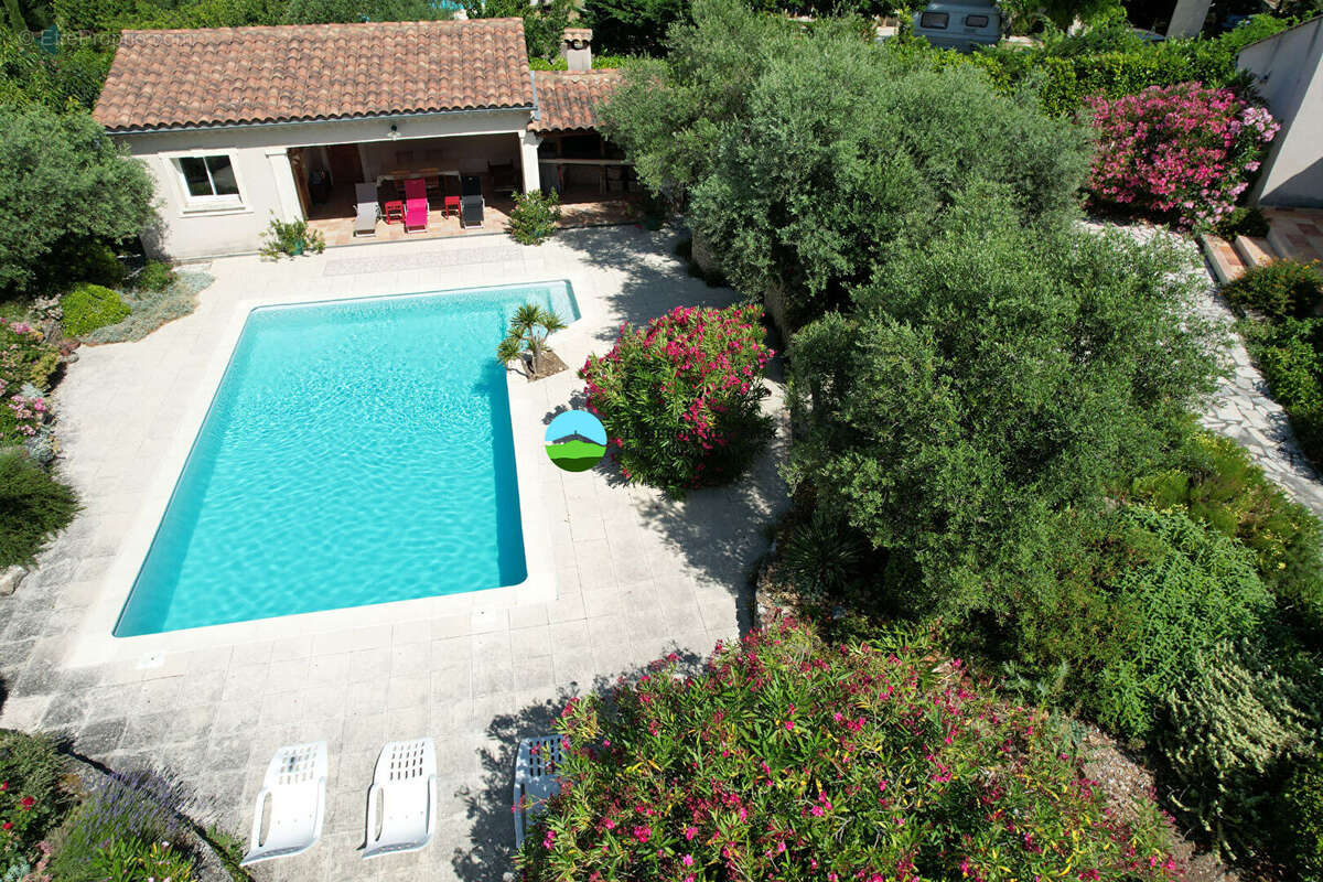 A VENDRE VILLA 183 m²SUR 2456 m² de terrain avec piscine , pool house et 2 chambres indépendantes - photo 2