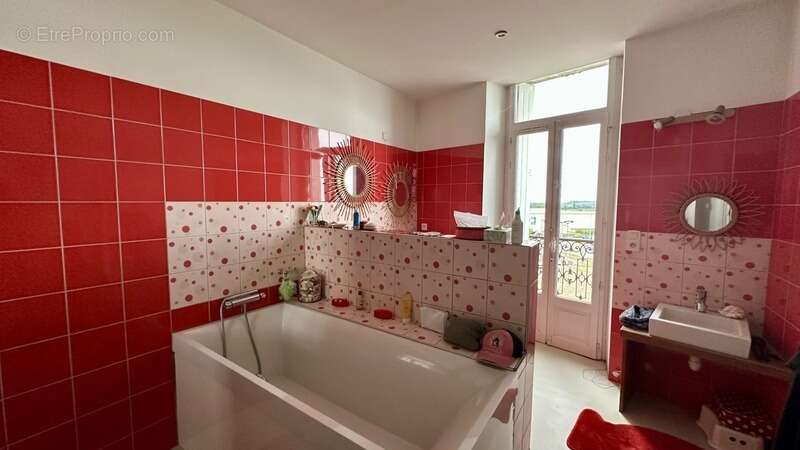 À VENDRE – BARBEZIEUX-SAINT-HILAIRE (16) – Propriété de caractère - cœur de ville - photo 10
