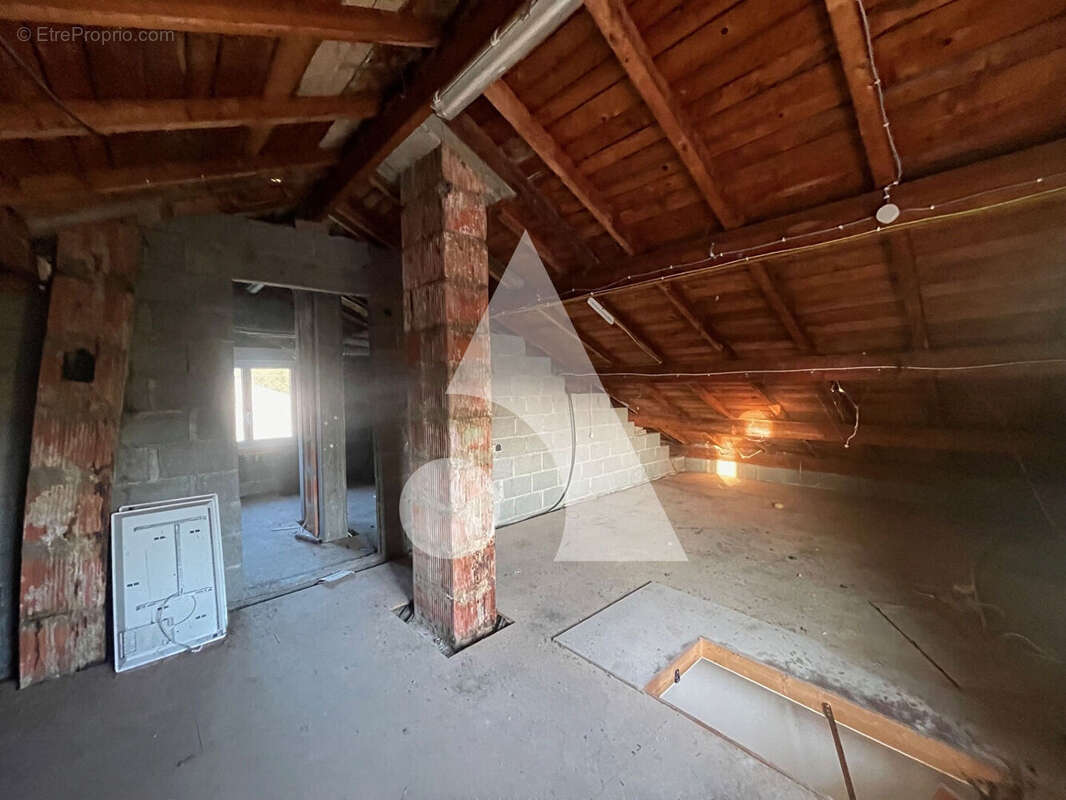 Appartement à REYRIEUX