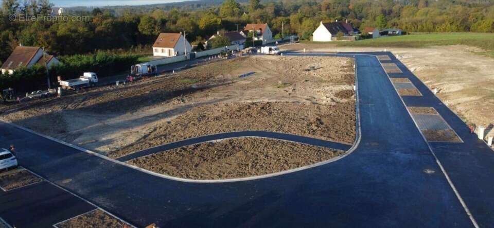 Terrain à MORET-SUR-LOING