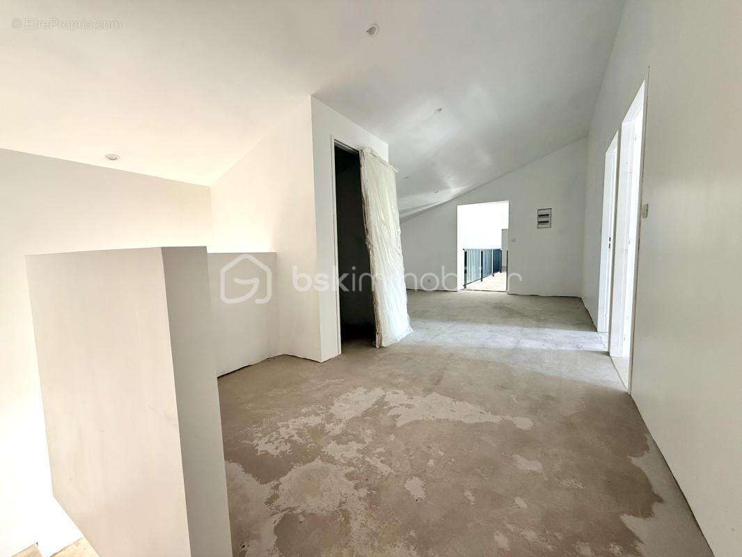 RARE – Propriété 363 m² – 10 chambres – Piscine intérieure – Idéal gîte - photo 9