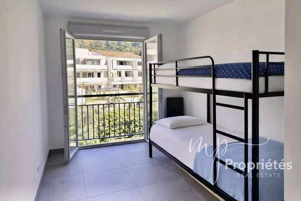 Appartement à BORMES-LES-MIMOSAS