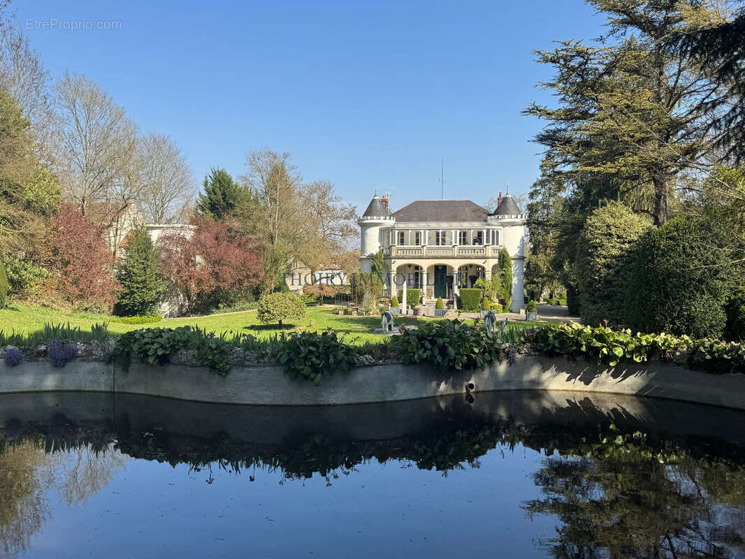 Maison à AUFFREVILLE-BRASSEUIL