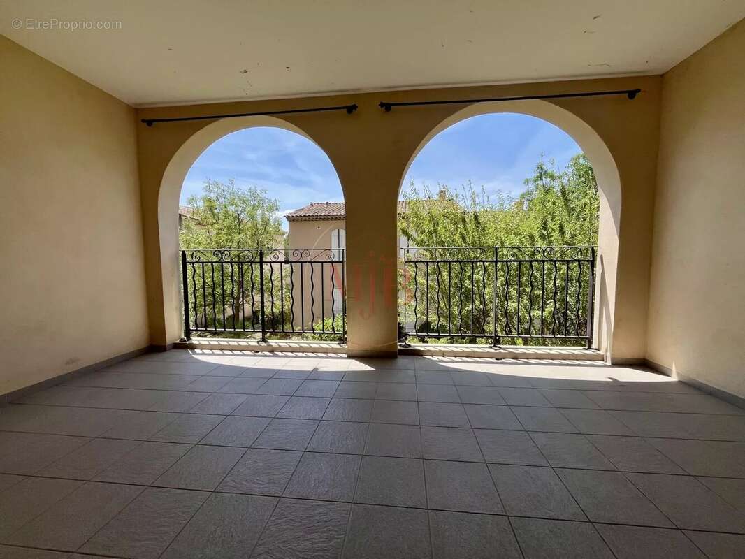 Appartement à MALLEMORT
