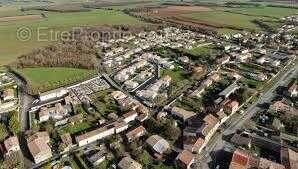Terrain à FERRIERES