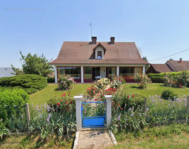 Maison à MONTCOY