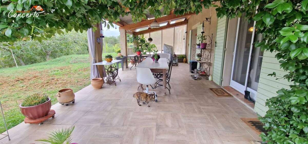 Autre à ROQUEBRUNE-SUR-ARGENS