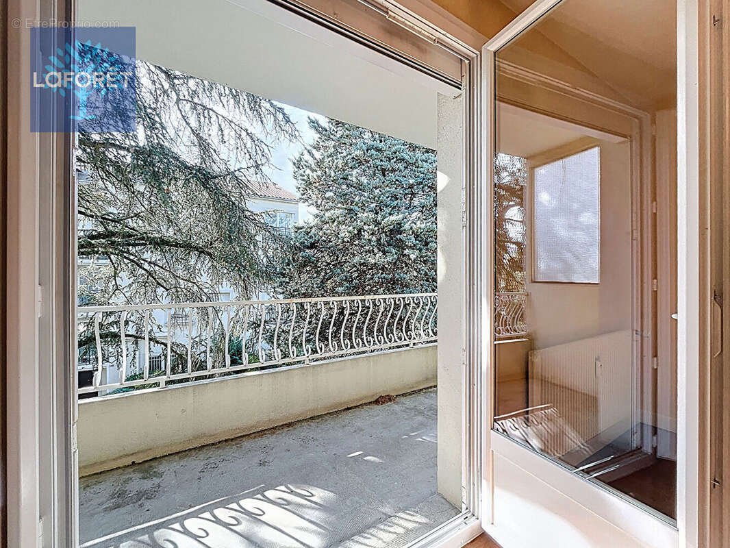 Appartement à SAINT-GENIS-LAVAL