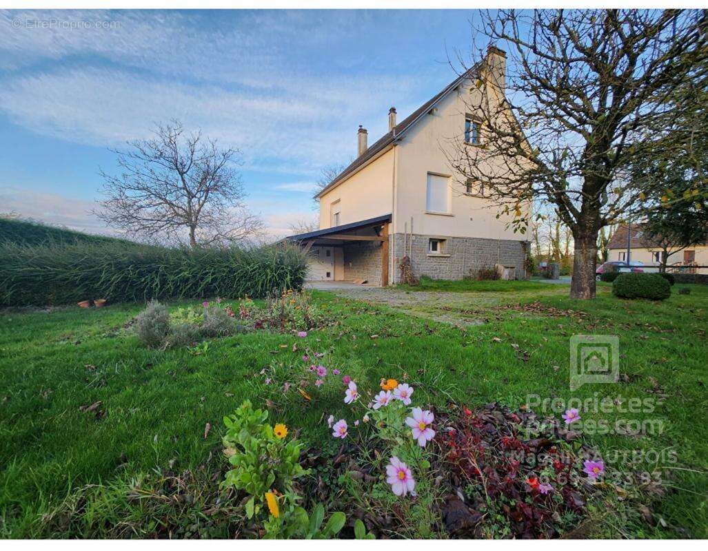 Maison à SAINT-HILAIRE-DU-HARCOUET