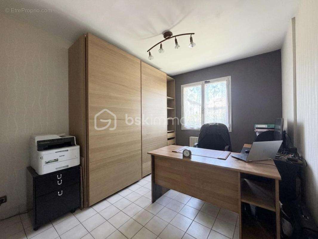 Villeneuve-le-Roi – Maison familiale avec piscine - photo 16