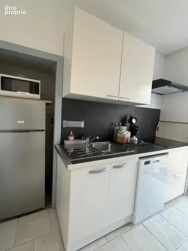 À 300 m de la plage, appartement 2 chambres entièrement rénové et vendu meublé - photo 5