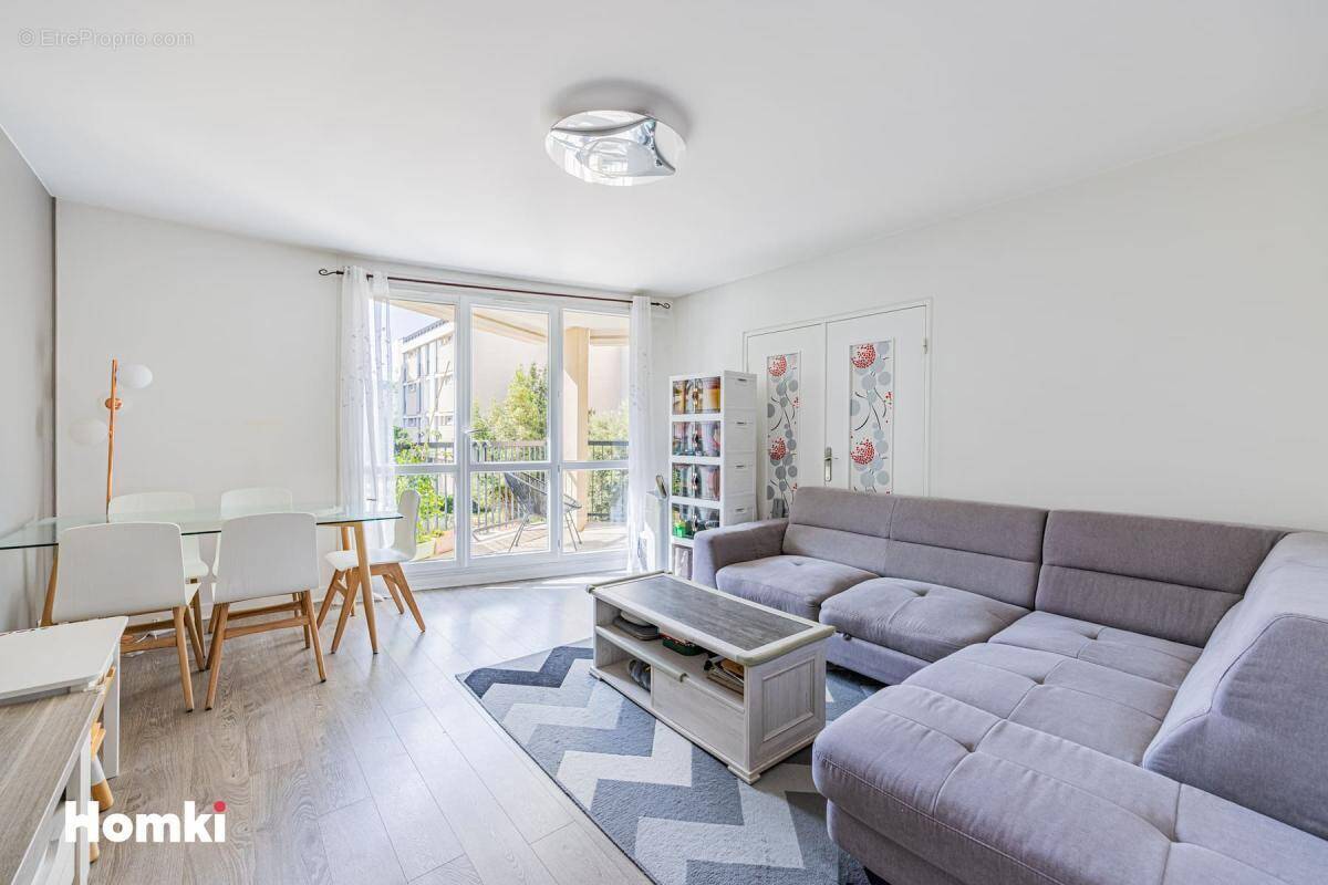 Appartement à COURBEVOIE