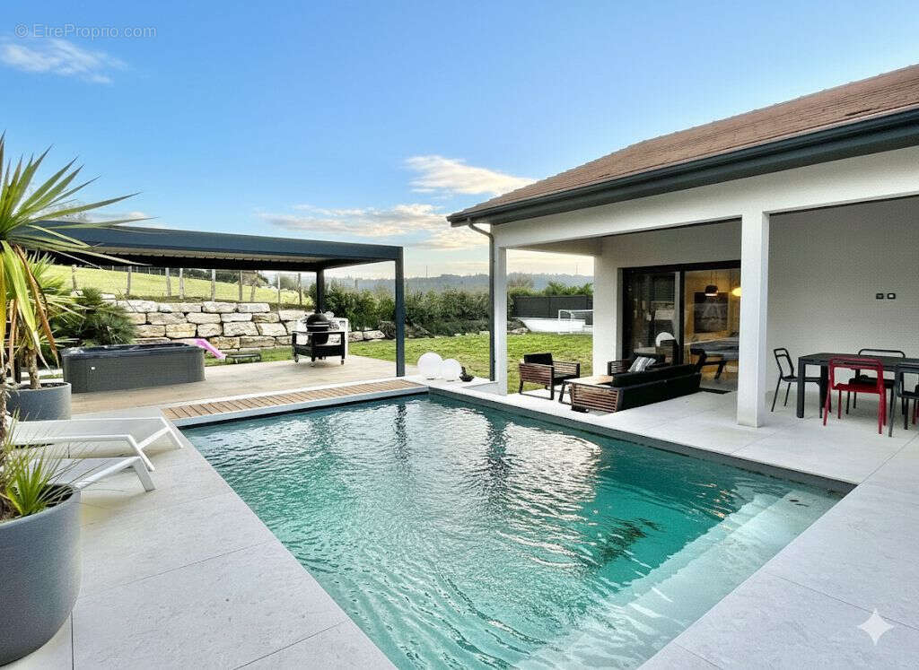 Maison à SAINT-CHEF