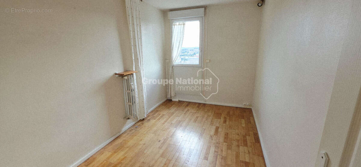 Appartement à BAGNOLS-SUR-CEZE