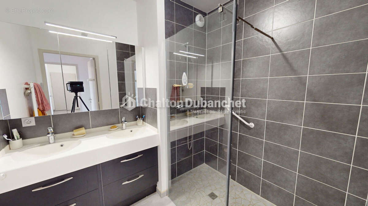 Appartement à RENAISON