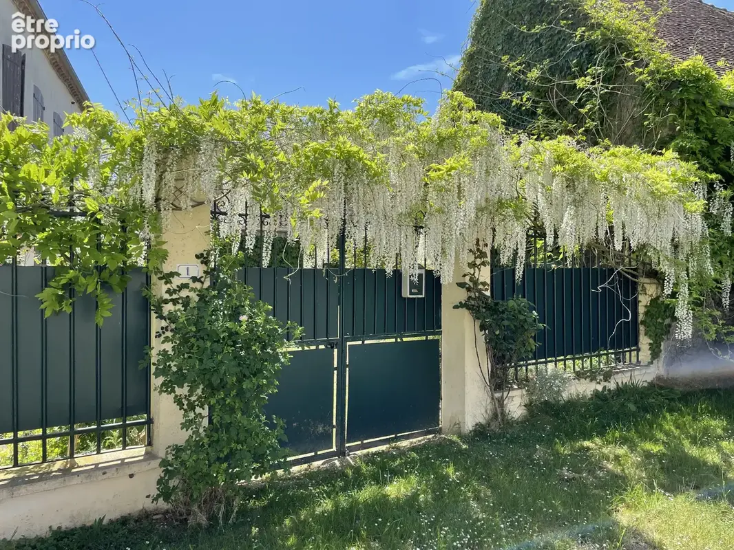Maison  de campagne de 202 m2,charme et calme au rdv,nombreuses dependances sur terrain et verger de 4507m2 - photo 2