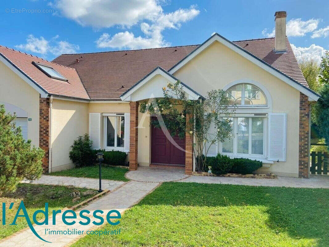 Maison à SAINT-THIBAULT-DES-VIGNES