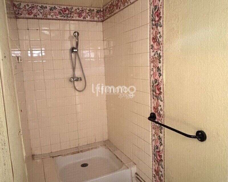 Maison de 101m2 à rénover sur sa parcelle de 500m2 - St Menet 13 - photo 25