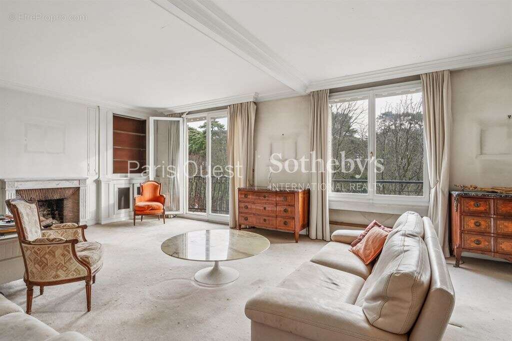 Appartement à NEUILLY-SUR-SEINE
