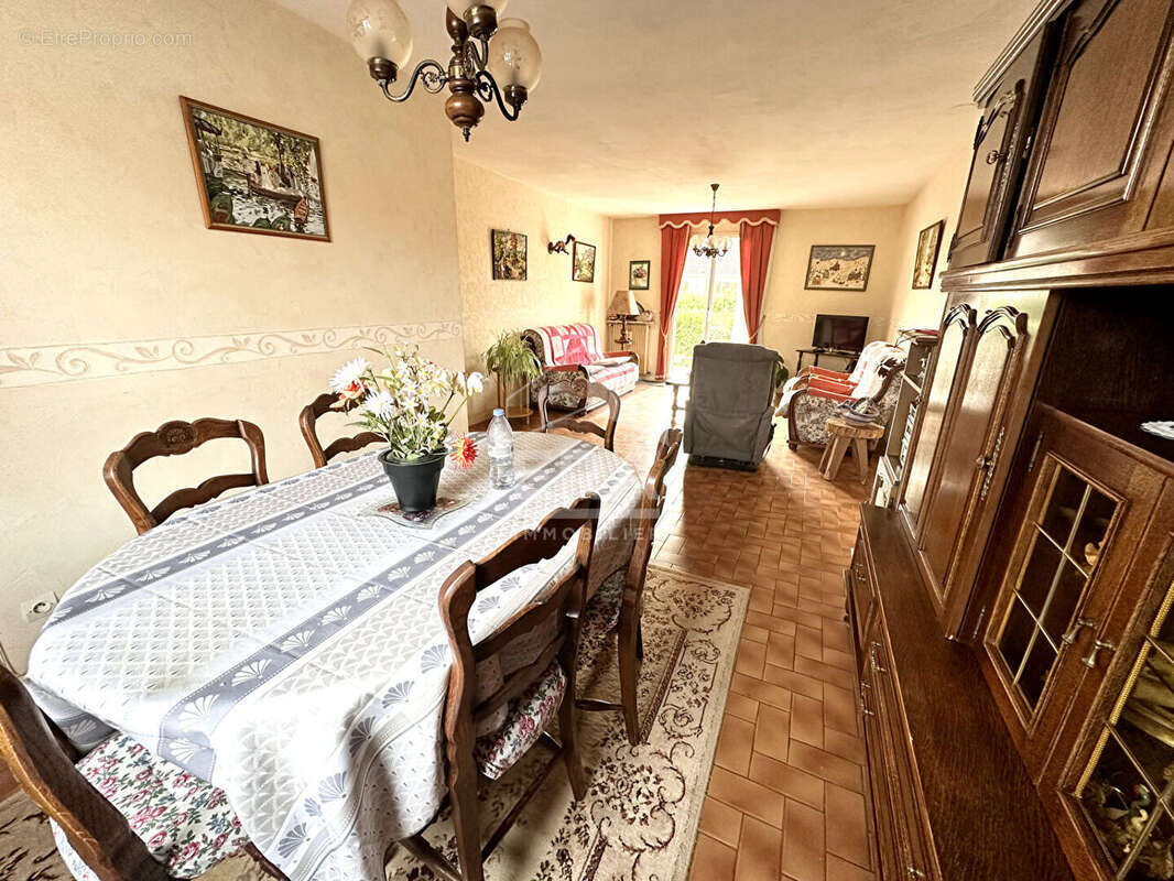 Maison à VILLENEUVE-LA-GUYARD