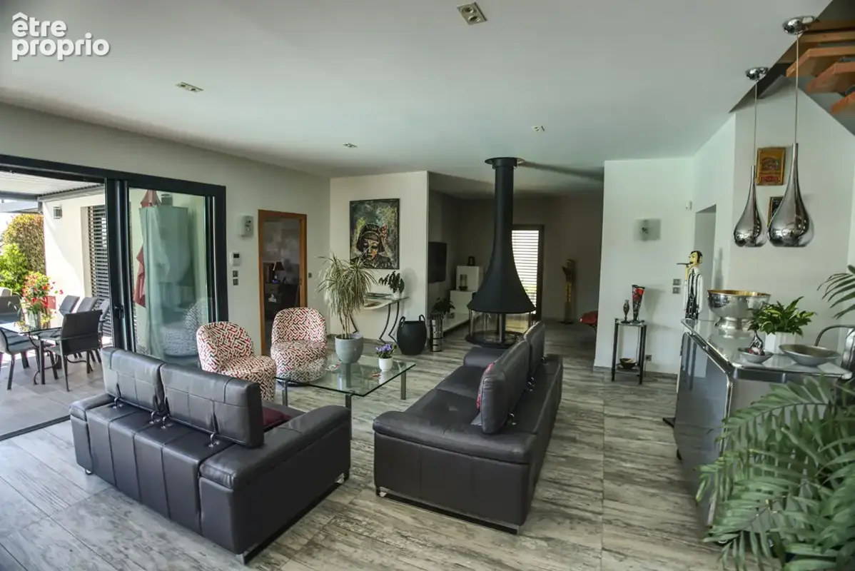 Coeur Limonest - Villa contemporaine 200 m² - Prestations haut de gamme · Vue dégagée - photo 4