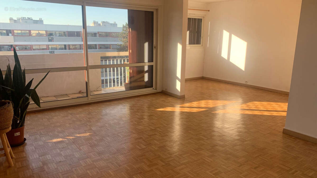 Appartement à HOUILLES