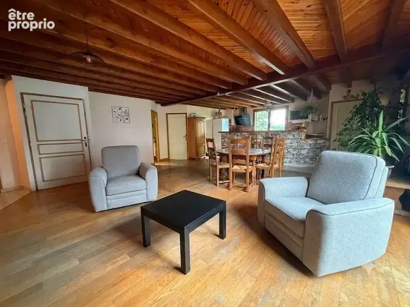  Maison à vendre à Manglieu – 162 m² habitables avec granges, 5 chambres, terrain et vue dégagée sur la nature - photo 4