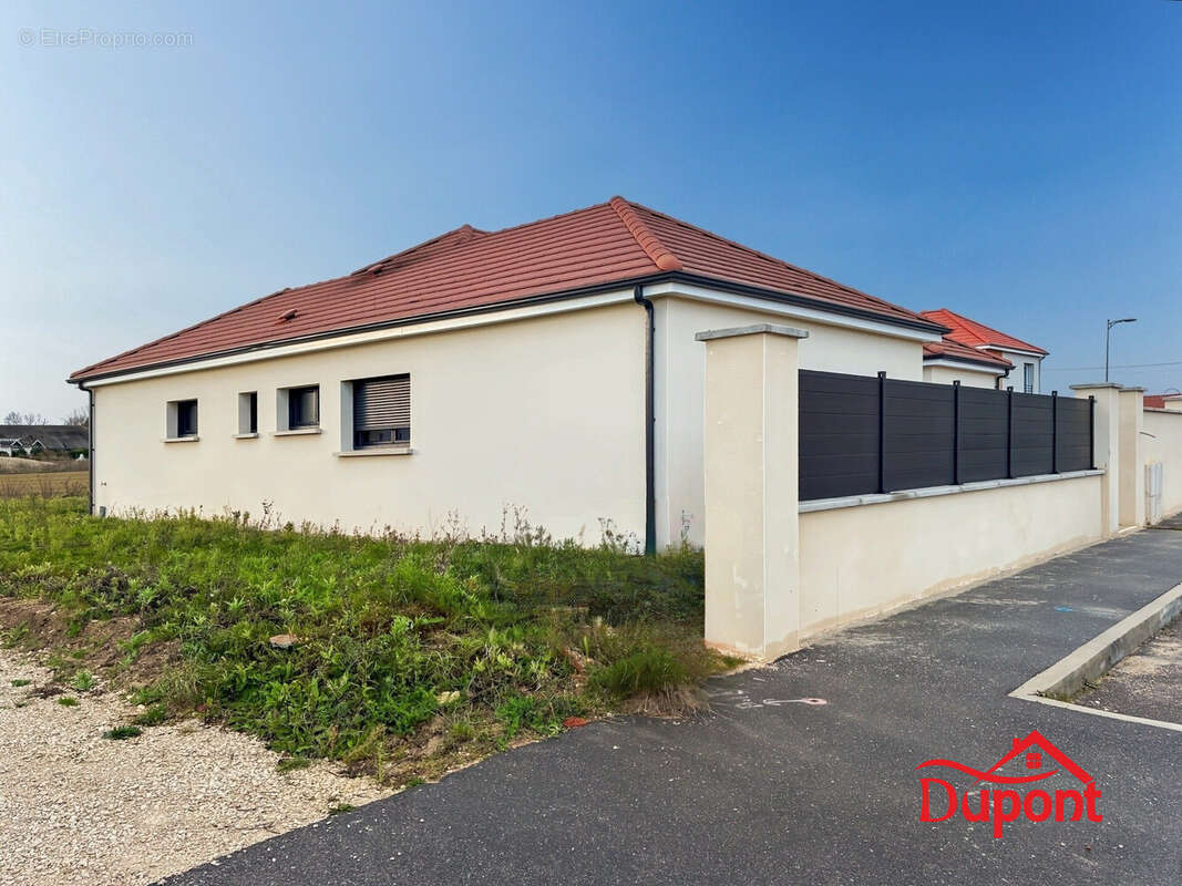 Maison à LA RIVIERE-DE-CORPS